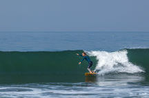 Catch challenging waves while surfing in Goa Catch challenging waves while surfing in Goa